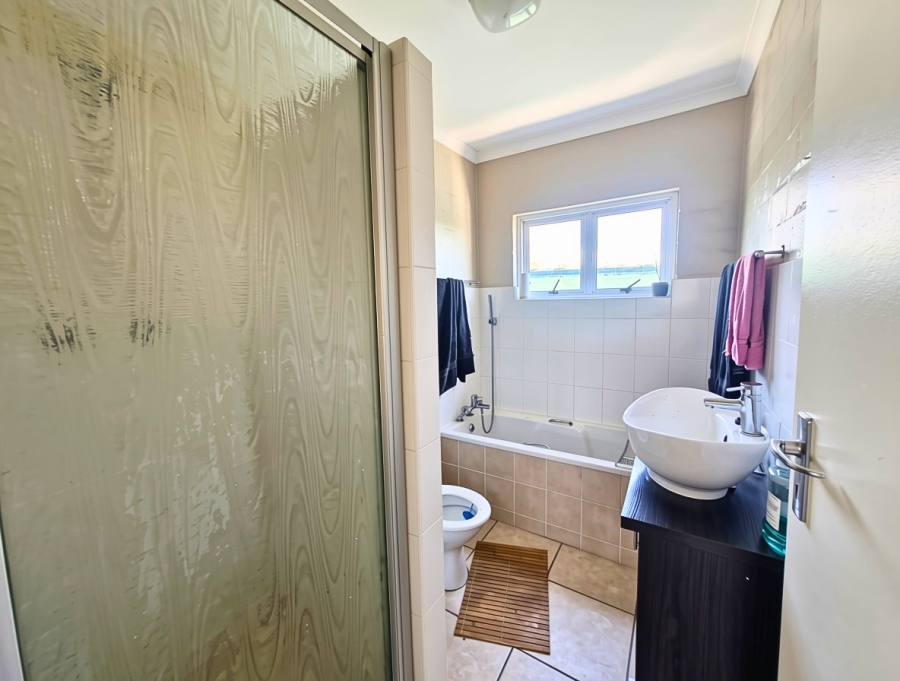To Let 2 Bedroom Property for Rent in Bothasig Western Cape